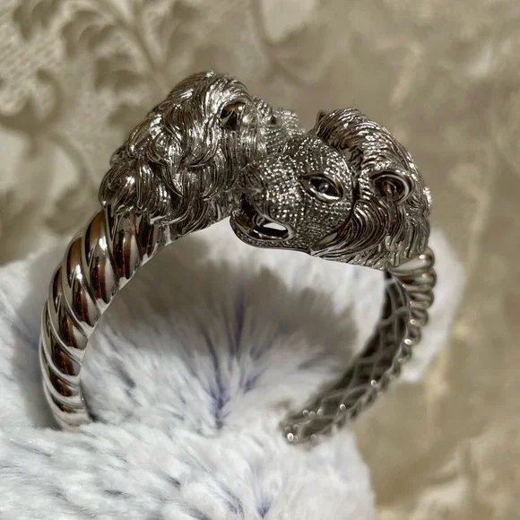 Sterling silver 925 Diamond accents Loins Heads bracelet Hefty in weight - Picture 1 of 11